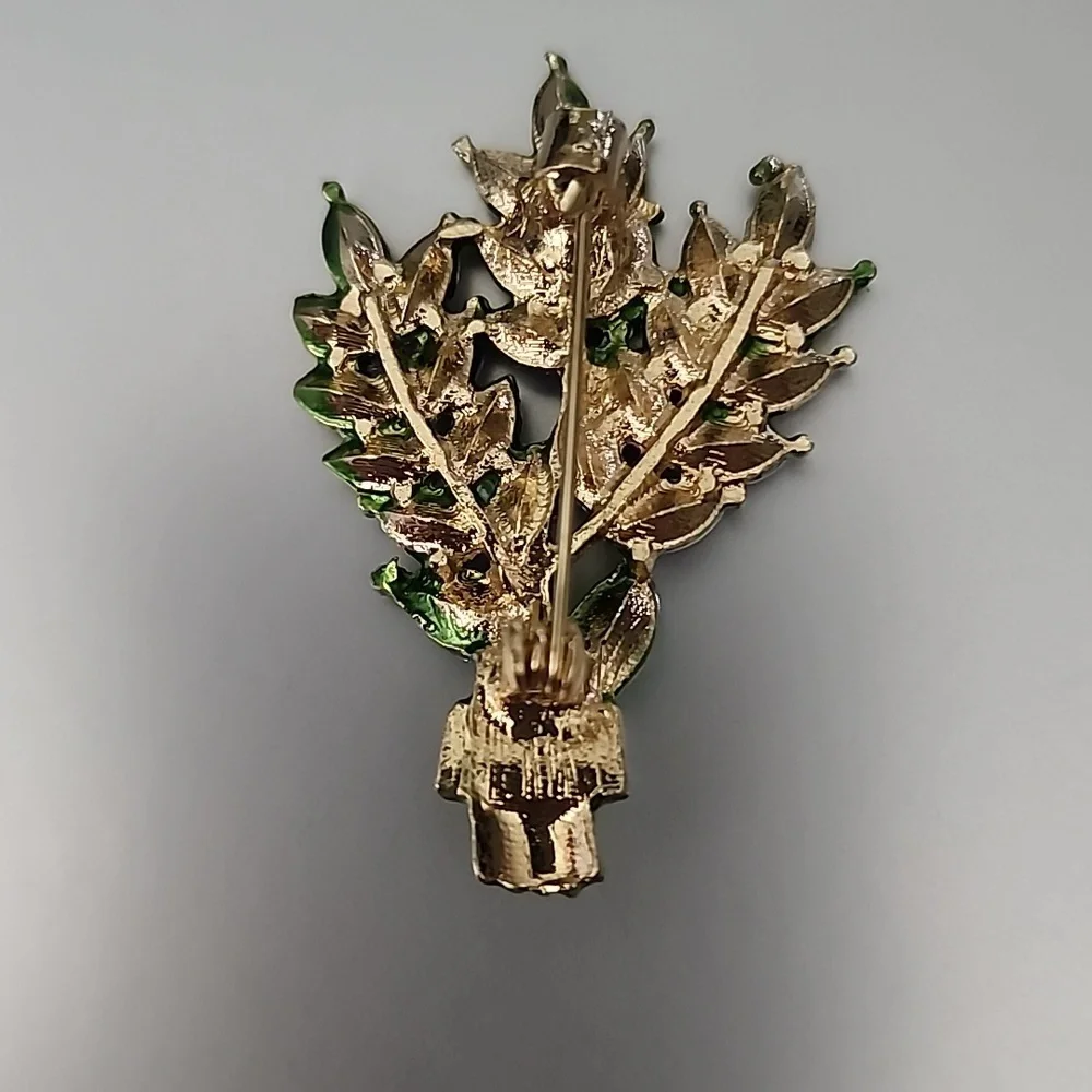 Lavender Brooch FULL Of Simulated Amethyst blossoms - Picture 2 of 3